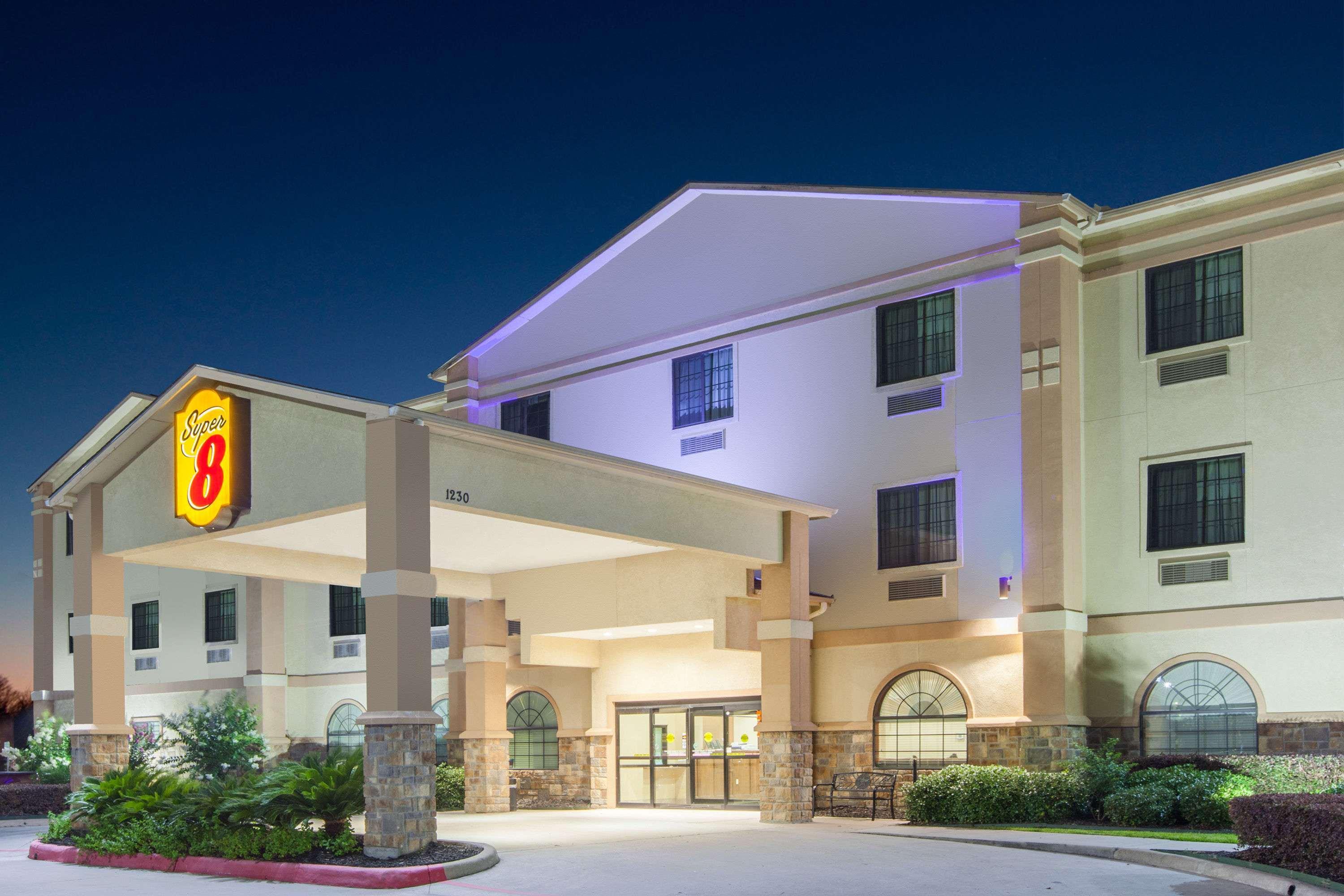 Super 8 By Wyndham Iah West/Greenspoint Aldine Extérieur photo