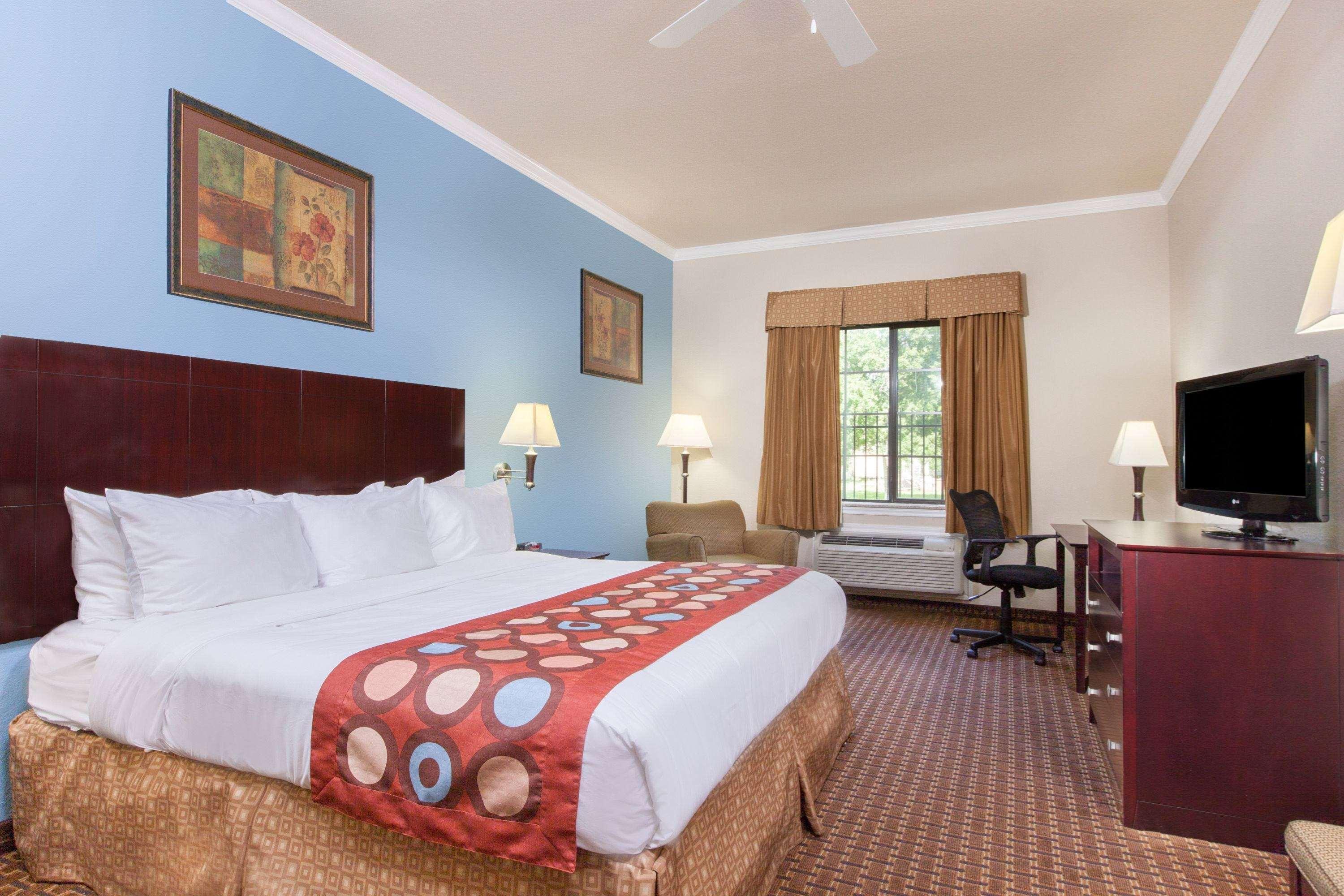 Super 8 By Wyndham Iah West/Greenspoint Aldine Extérieur photo