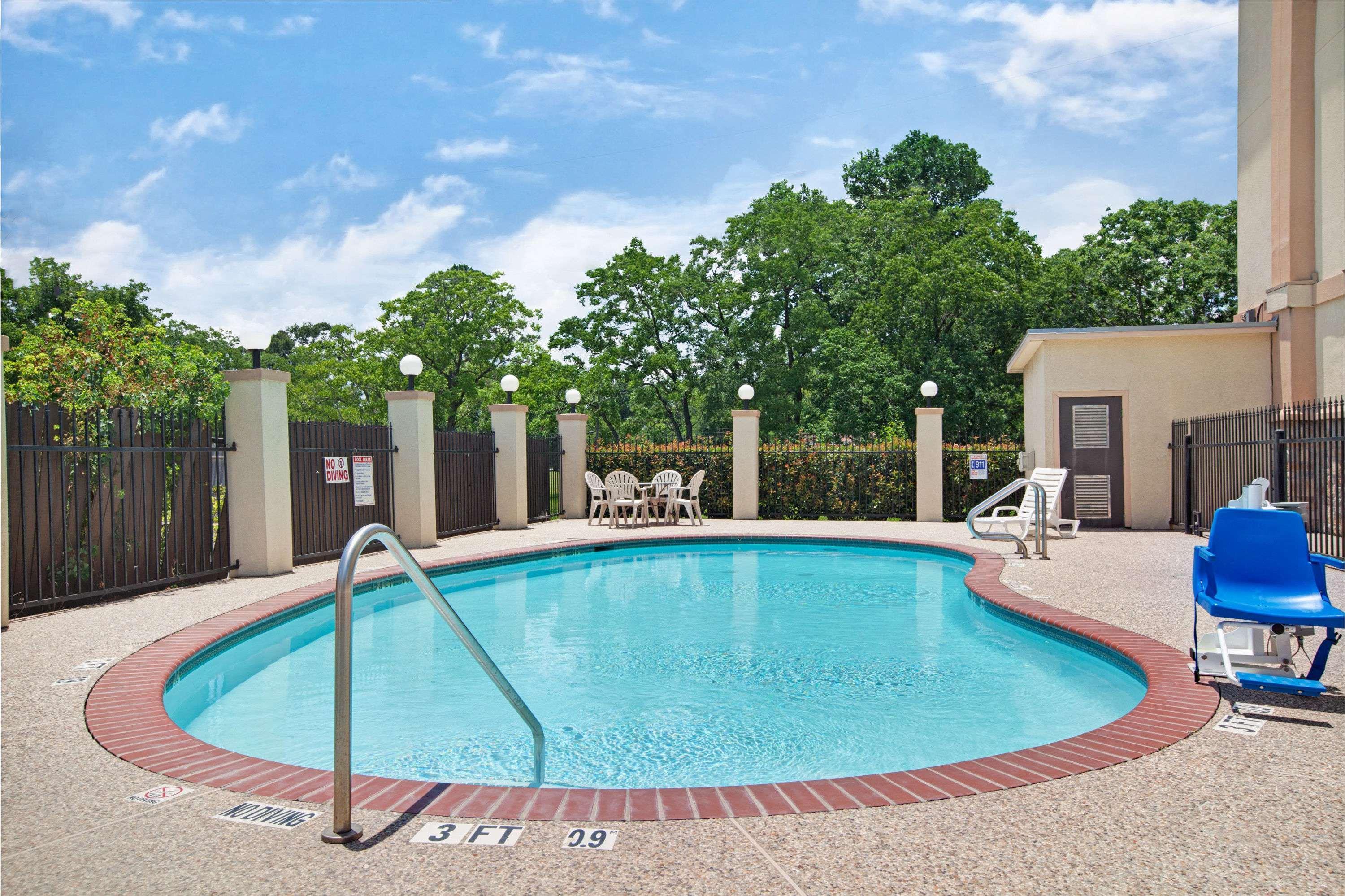 Super 8 By Wyndham Iah West/Greenspoint Aldine Extérieur photo
